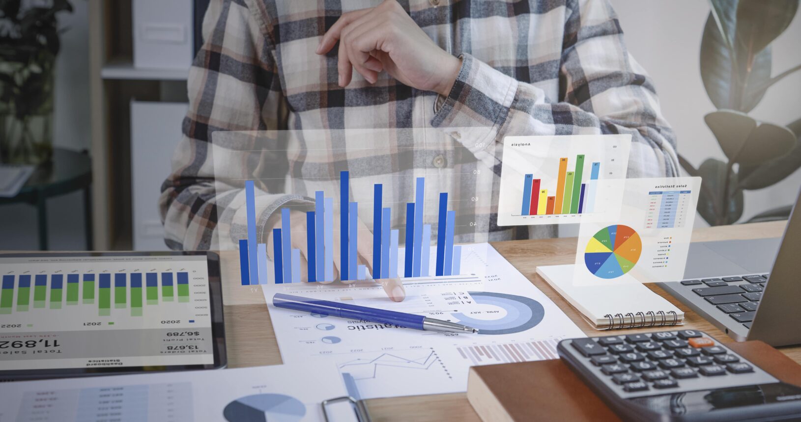 businesspeople working finance accounting analyze financi min